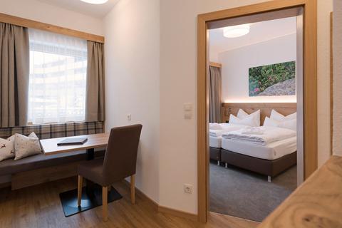 Anthonys Peaks And Pillows Apartments – photo 4